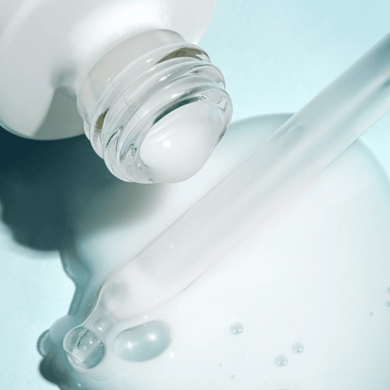 Nawilżający emu-żel do twarzy z 6% ektoiną i komórkami macierzystymi ze śnieżnego lotosu - BasicLab - 30 ml