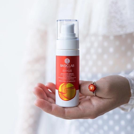 Emulsyjne serum z 1% czystego retinolu, 5% witaminą C i 2% komórkami macierzystymi z wąkrotki azjatyckiej - BasicLab - 30 ml