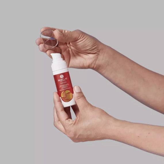 Emulsyjne serum z 0,3% czystego retinolu, 3% witaminą C i koenzymem Q10 - BasicLab - 30 ml